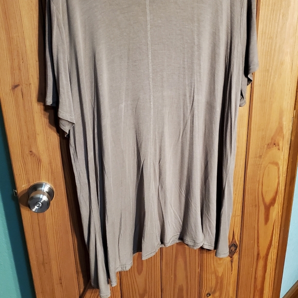 Tan tunic with sparkle detail - Picture 6 of 6